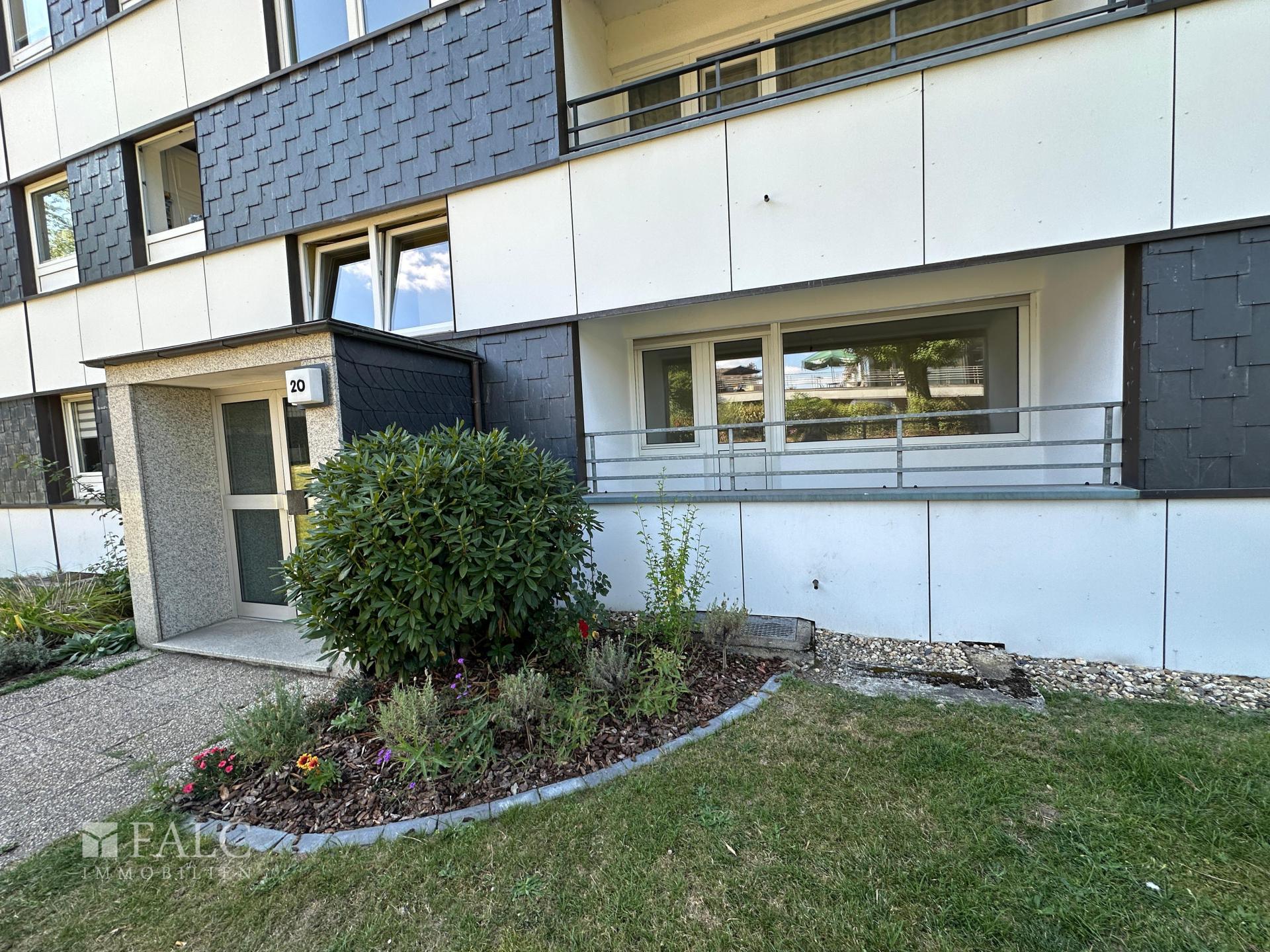 Eingang mit Balkon Schlafzimmer